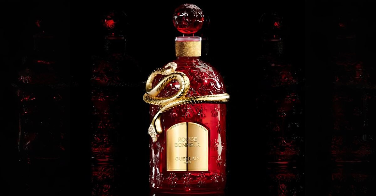 For 2025, Guerlain takes the snake as its theme and L'Atelier Truscelli creates a unique jewellery piece for its iconic bee perfume bottle.